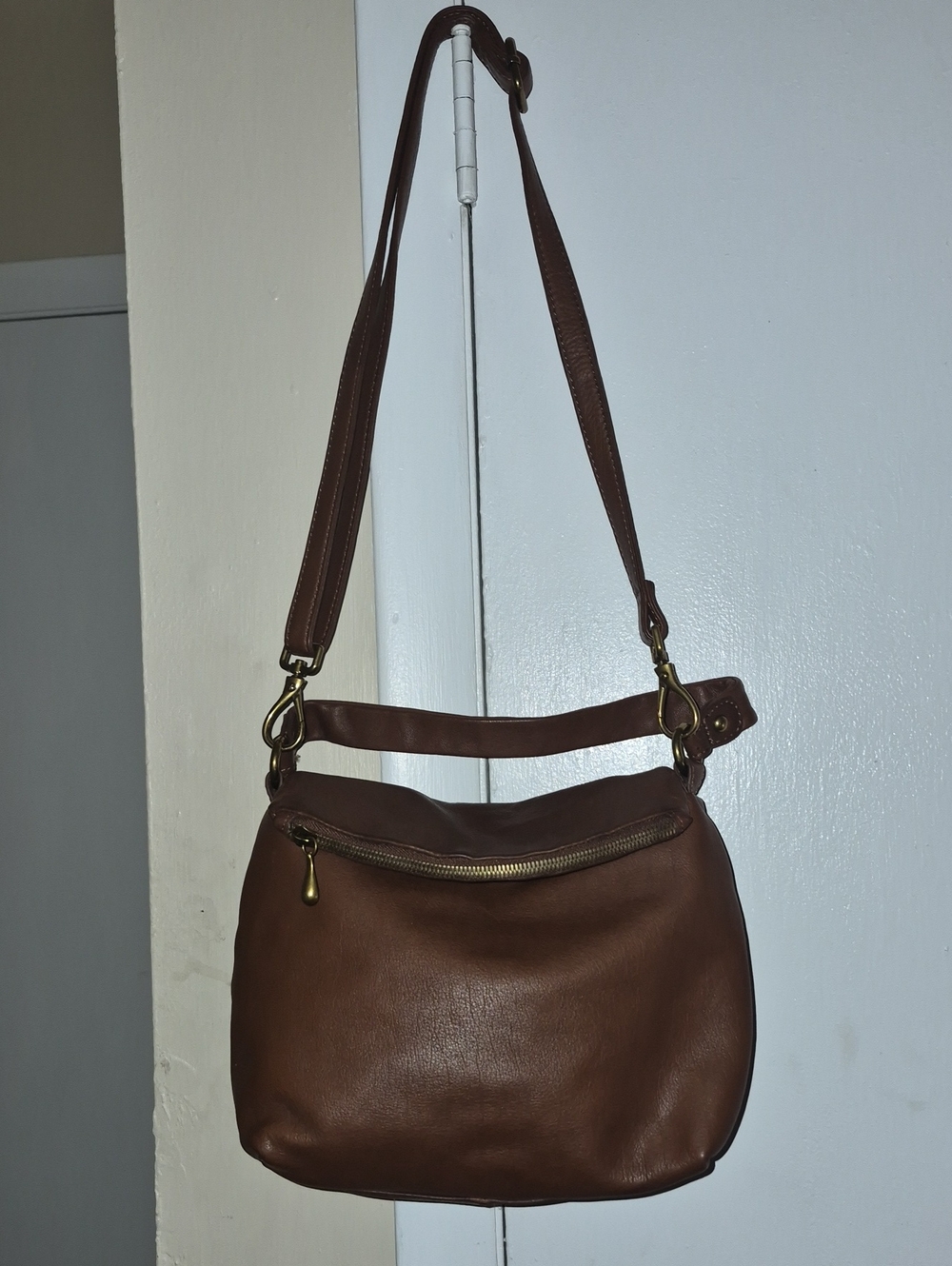 HOBO Brown Leather Crossbody Bag with Brass Hardware - Picture 5 of 11
